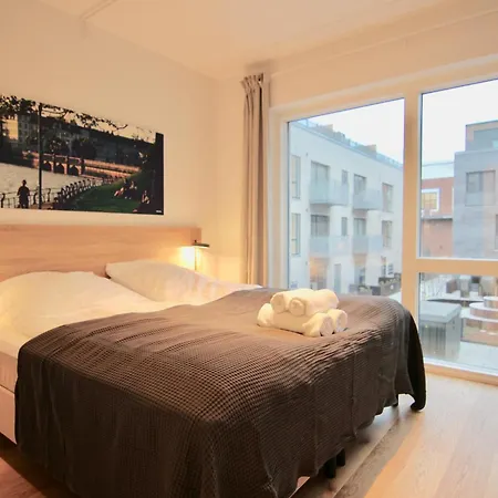 Fantastic 3-bed Wbalcony In North Harbour Apartment *